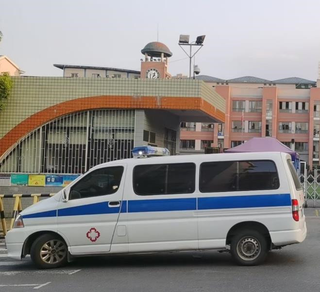 新会救护车出租护送骨折病人一公里多少钱